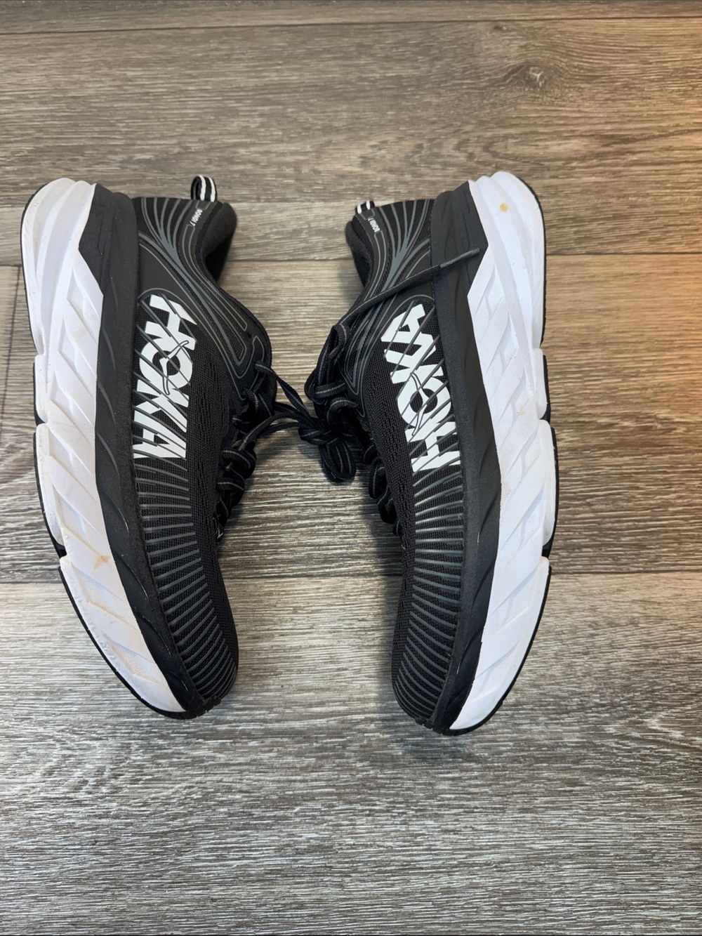 Hoka bondi 7 Black and White womans shoes SZ 9wide (h237)